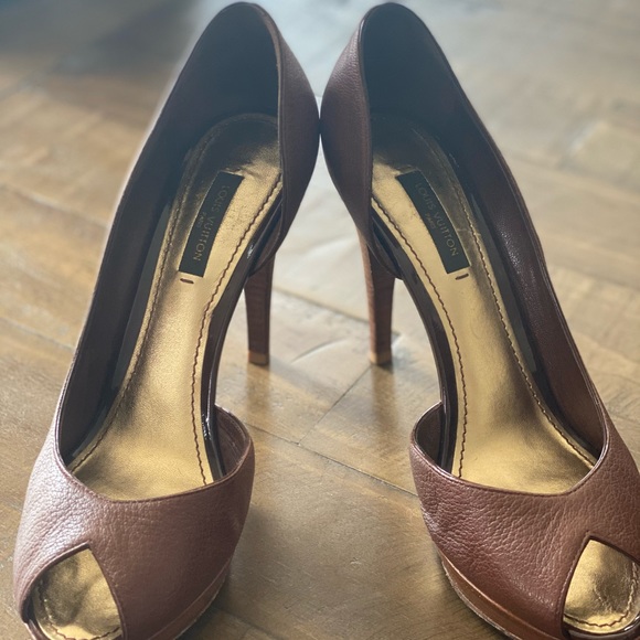 LOUIS VUTTION BROWN LEATHER HEELS - Picture 8 of 16